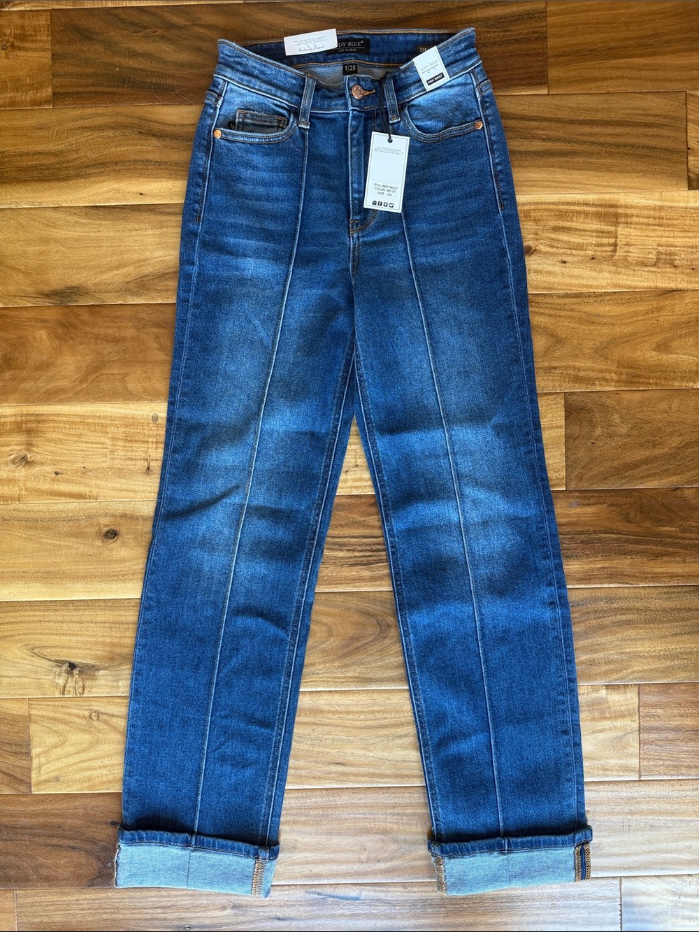 Judy Blue Kimberly Front Seam Detail & Cuffed Straight Fit Jeans in Blue S. 1/25